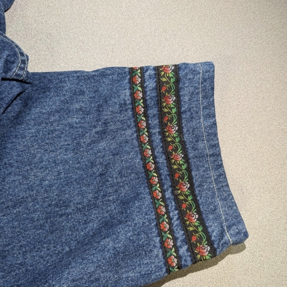 Vintage Bill Blass Women's Embroidered Blue Jeans with Floral Accents Size 18w - Picture 6 of 9